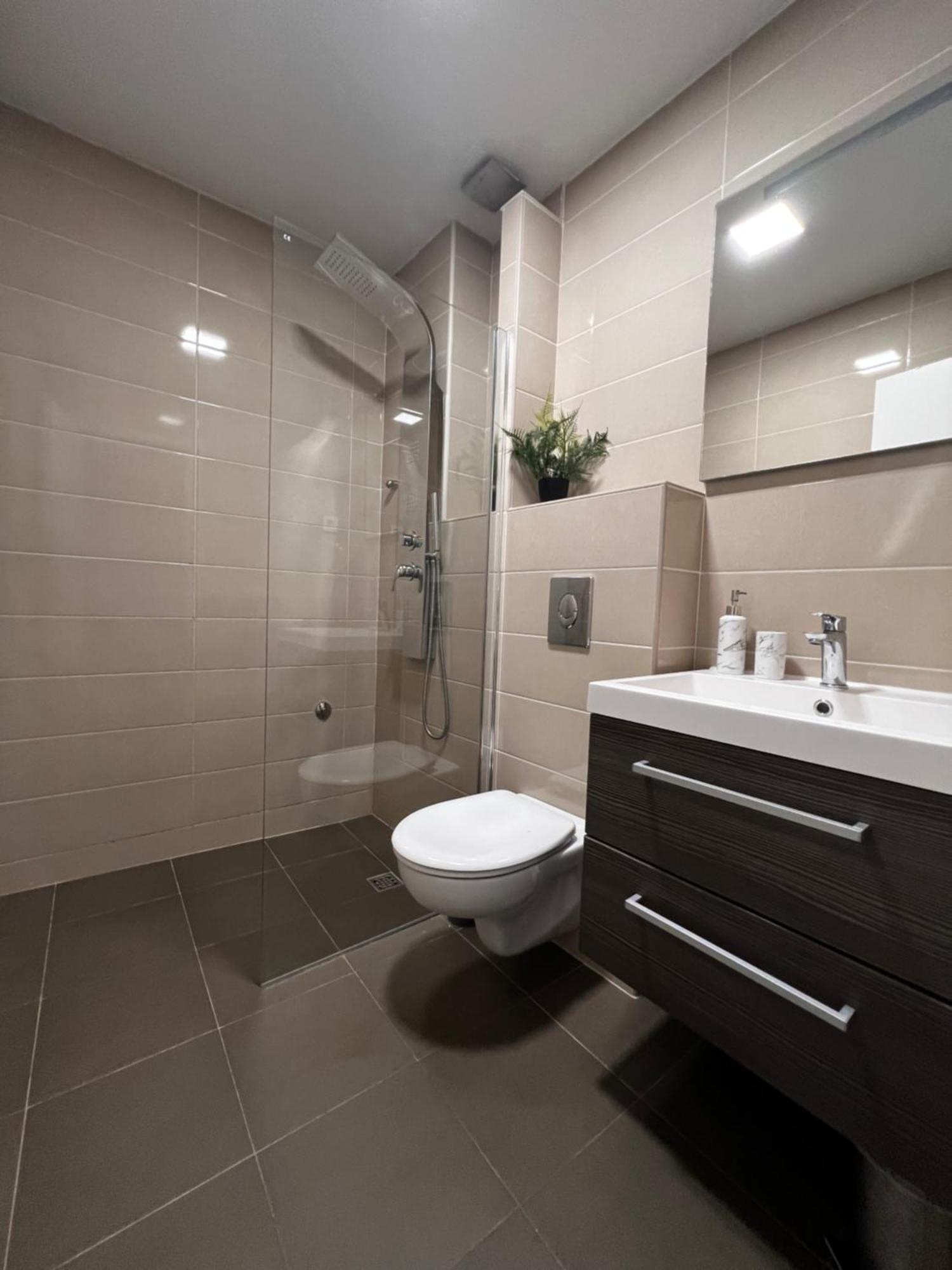 Apartmani Cvitanovic Baška Voda エクステリア 写真
