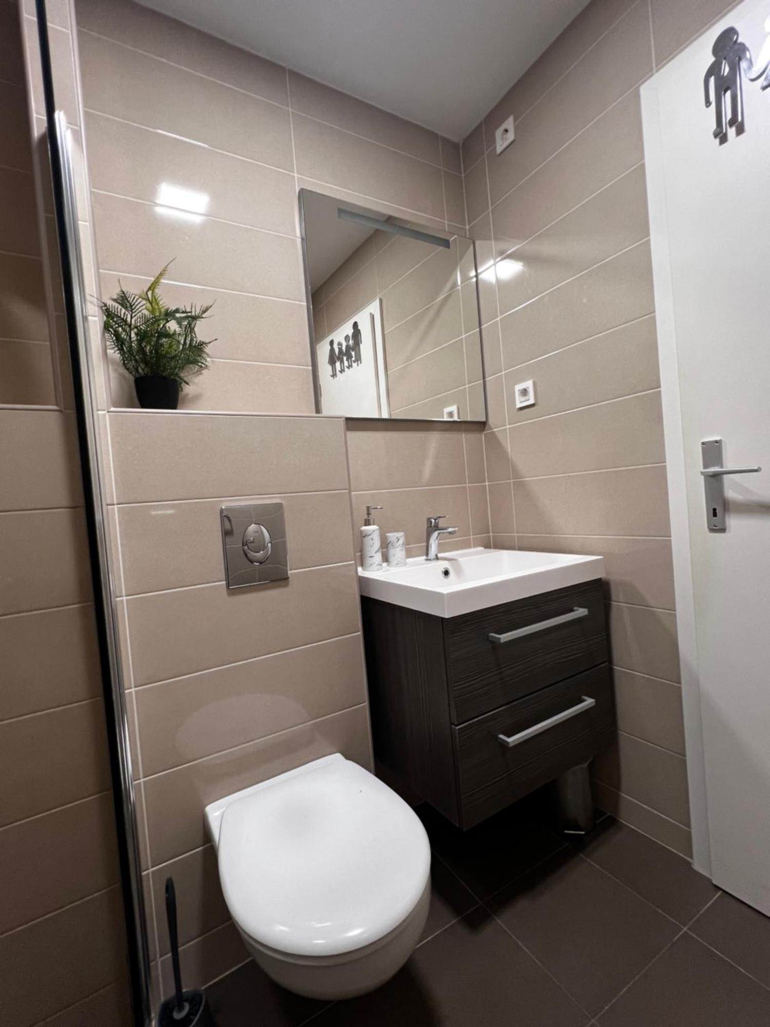 Apartmani Cvitanovic Baška Voda エクステリア 写真