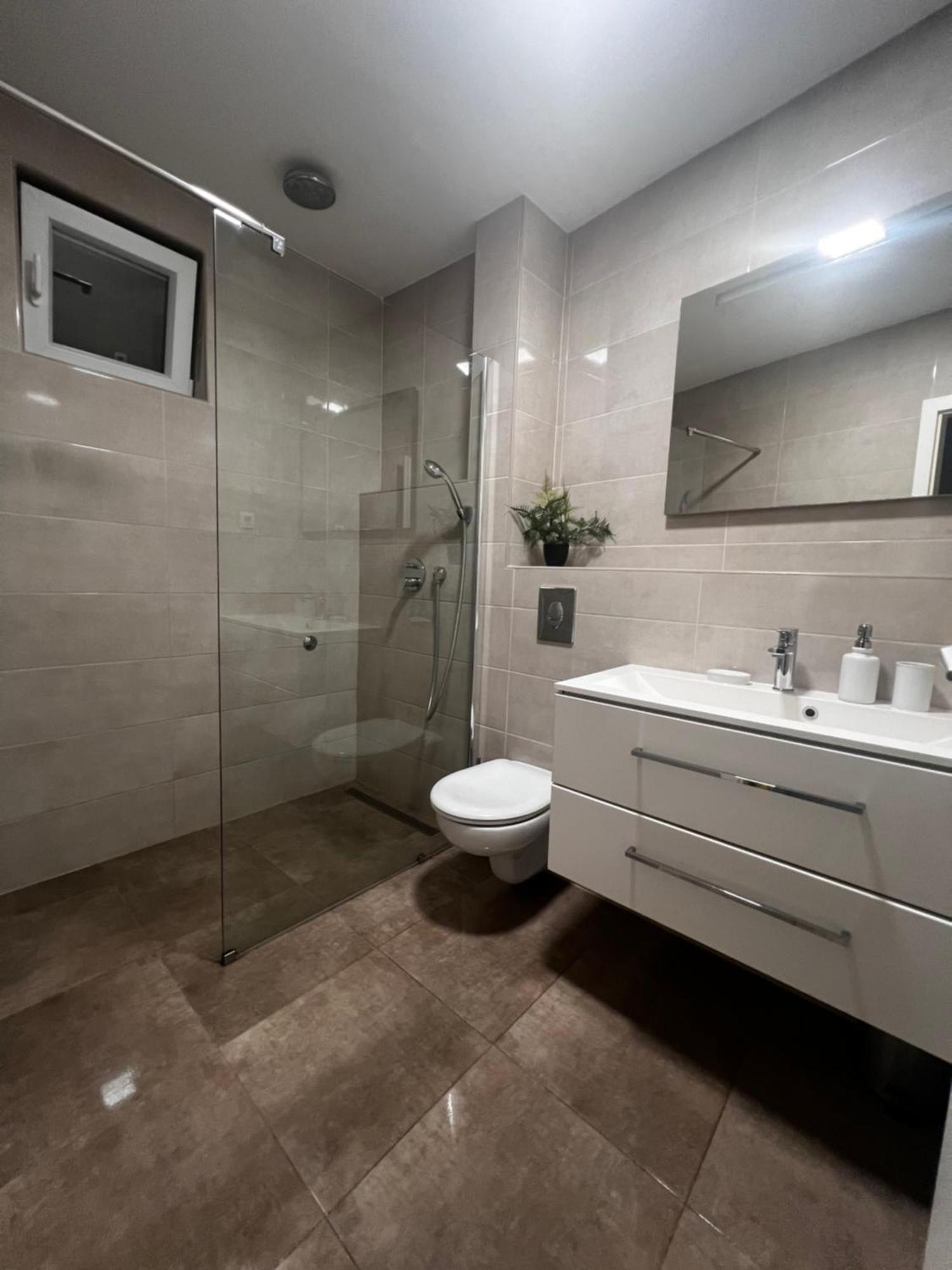 Apartmani Cvitanovic Baška Voda エクステリア 写真
